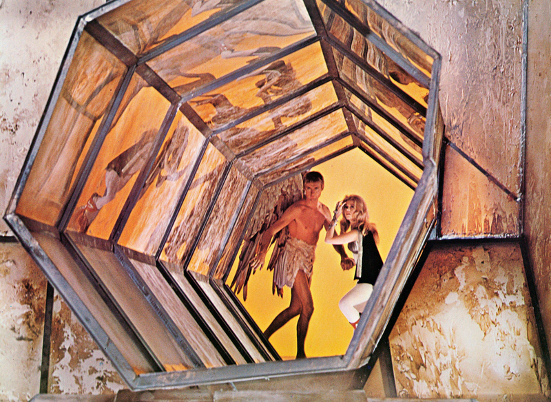 Illustration for article titled Barbarella Caps, Clips and Photos